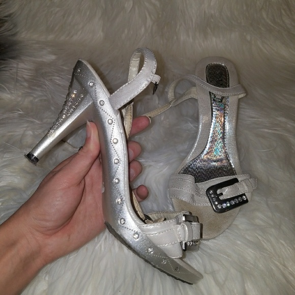 ✔SOLD on Ⓜ✔Sandals with heels - Picture 3 of 4